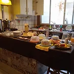 Bc Paradise Hostel & Suites